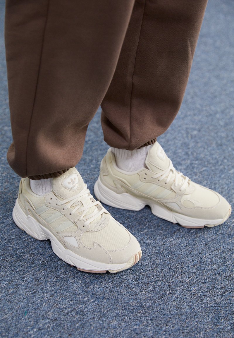 adidas Originals FALCON W Sneakers low cream white/wonder