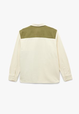 Langärmliges Hemd mit einem cremefarbenen Vorderteil und einem olivgrünen Wildleder-Rückenpaneel, ausgestattet mit knöpfbaren Manschetten und einem klassischen Kragen.