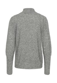 Sivi pletivo pulover s visokim ovratnikom i dugim napuhanim rukavima. Materijal ima mekan, teksturiran izgled s suptilnim uzorkom.