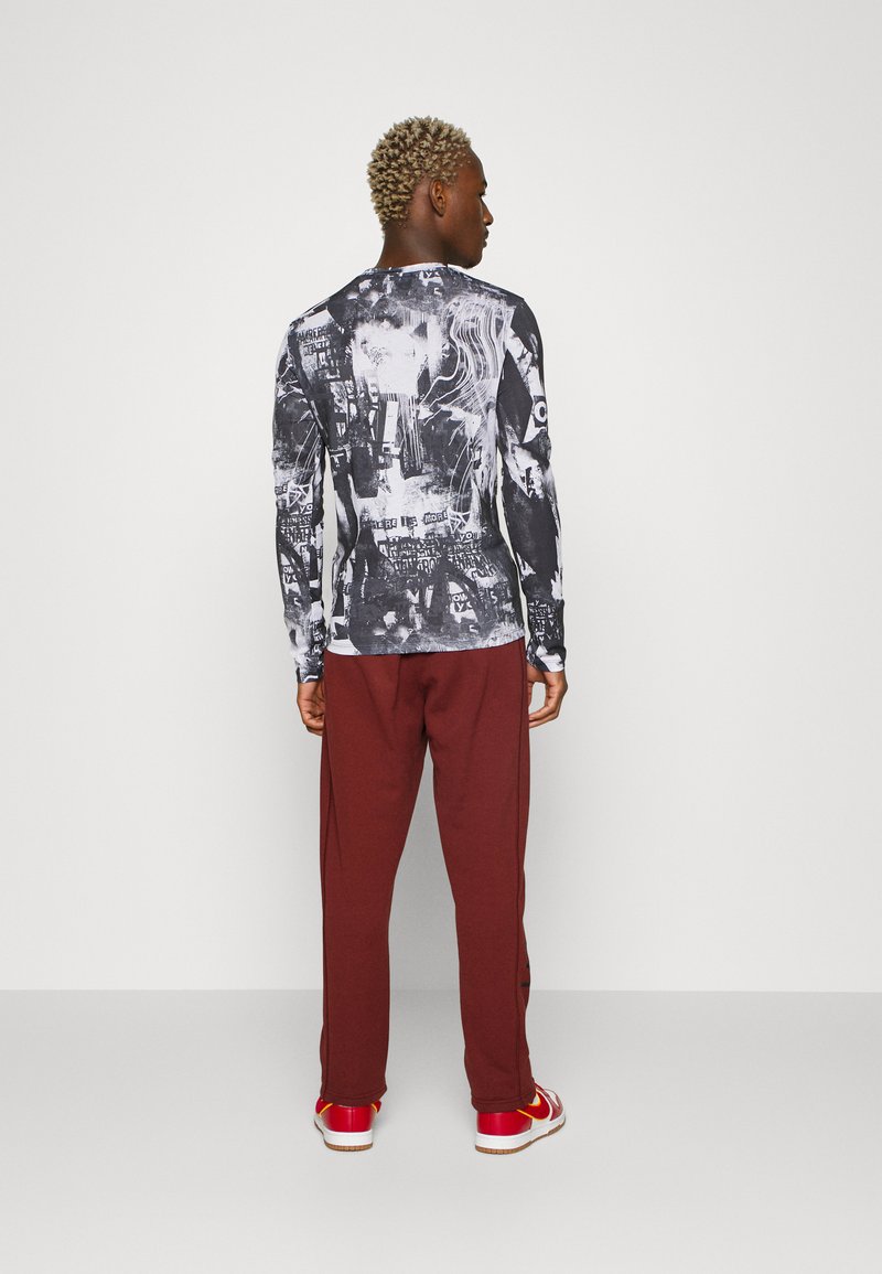 Nike Sportswear AIR PANT - Teplákové kalhoty - oxen brown/black