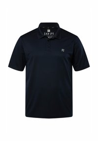 Polo-shirt bleu marine en tissu lisse avec une patte de boutonnage à trois boutons, des manches courtes et un petit logo sur la zone gauche de la poitrine.