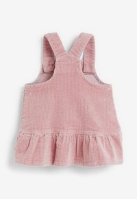 Rosa Cordkleid mit verstellbaren Trägern, tailliertem Oberteil und ausgestellt gerüschtem Saum. Strukturierter Stoff mit vertikalen Streifen.