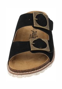 Sort kordfløjl slide sandal med to metalliske bronze spænder, tekstureret fodseng og en naturlig kork-lignende sål. Har hvide syninger som accent.