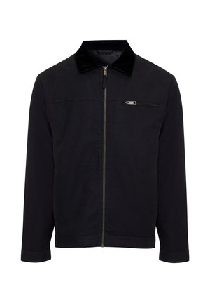 Sort jakke med lynlåslukning, en fløjlsagtig krave og en brystlomme. Har lange ærmer og en glat tekstur. Enkel design.