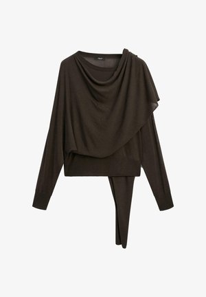 Donkerbruin, lichtgewicht top met gedrapeerde halslijn, asymmetrische zoom, lange mouwen en ribgebreide manchetten. Zachte textuur, minimalistisch ontwerp.