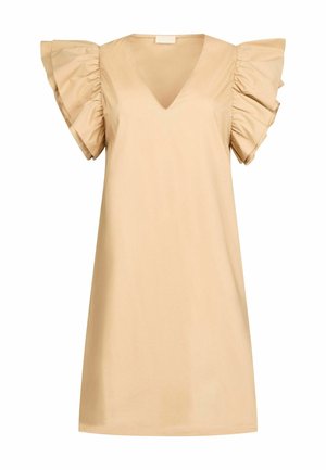 Rochie bej cu decolteu în V, mâneci scurte cu volane și o siluetă lejeră. Textură de țesătură fină cu un design minimalist.
