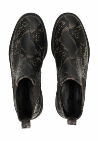 Stivali alla caviglia con stampa di serpente nero e grigio, pannelli laterali elasticizzati, pelle testurizzata e punta arrotondata. Suola in gomma resistente con linguette.