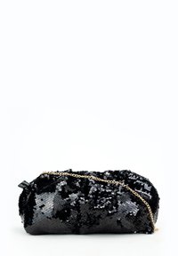 Portafoglio a tracolla nera con paillettes, dalla forma arrotondata, caratterizzato da una tracolla in oro e una superficie testurizzata e scintillante.