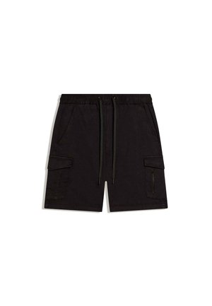 Čierne cargo šortky po kolená s elastickým pásom, sťahovacou šnúrkou, bočnými vreckami a klopovými vreckami na každom stehne.