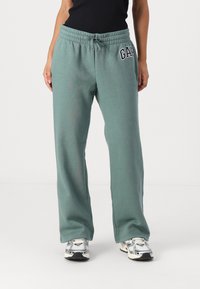 GAP Petite HERITAGE - Spodnji deli trenirk - district green