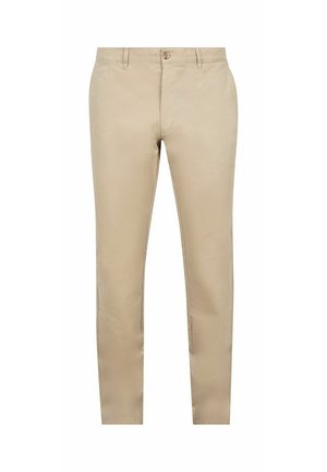 Beige slim-fit chino's met riemlussen, knoopsluiting aan de voorkant en zijzakken, afgebeeld tegen een witte achtergrond.