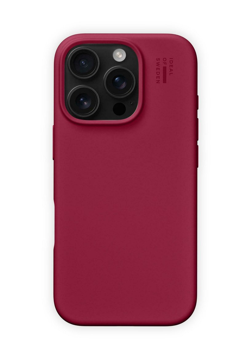 Rød silikondeksel til mobil med matt finish, med utsparinger for tre kameralinser og en jevn tekstur. Minimalistisk design.