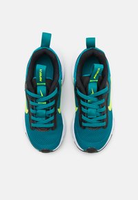 Nike Sportswear AIR MAX INTRLK LITE - Sapatilhas - bright spruce/volt/black/white