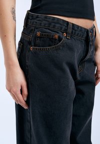Dr.Denim HILL - Leveälahkeiset - dust washed black