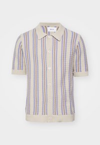 Gebreid vest met korte mouwen en een kraag. Heeft afwisselende strepen in beige, lavendel en mauve. Vijf knopen aan de voorkant.