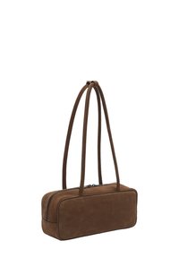 Braune Wildleder-Handtasche mit rechteckiger Form, doppelten Trägern und einem Reißverschluss. Glatte Textur mit leicht abgerundeten Kanten.