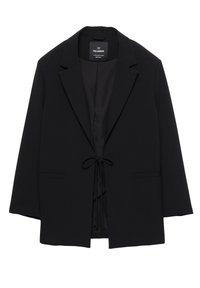 Blazer noir cintré avec revers, deux poches avant et une fermeture par nœud à la taille, présenté sur un fond blanc.