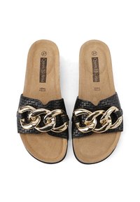 Infradito neri con una fascia intrecciata e un accento in catena dorata. Soletta beige morbida, suola piatta e senza tacco per una facile vestibilità. Taglia 37.