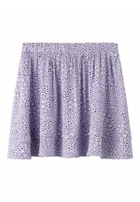 Mini-jupe lilas avec petit imprimé léopard noir et blanc, taille élastique et ourlet volanté à volants superposés.