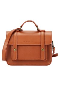 Skórzana torebka w kolorze brązowym o strukturalnym designie, z górnym uchwytem, odpinanym paskiem na ramię, mosiężnymi detalami oraz wytłoczonym logo z przodu.
