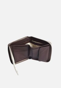 Portafoglio in pelle marrone con chiusura a zip, dotato di più slot per carte e di un vano per banconote. Texture liscia con un interno di colore chiaro.