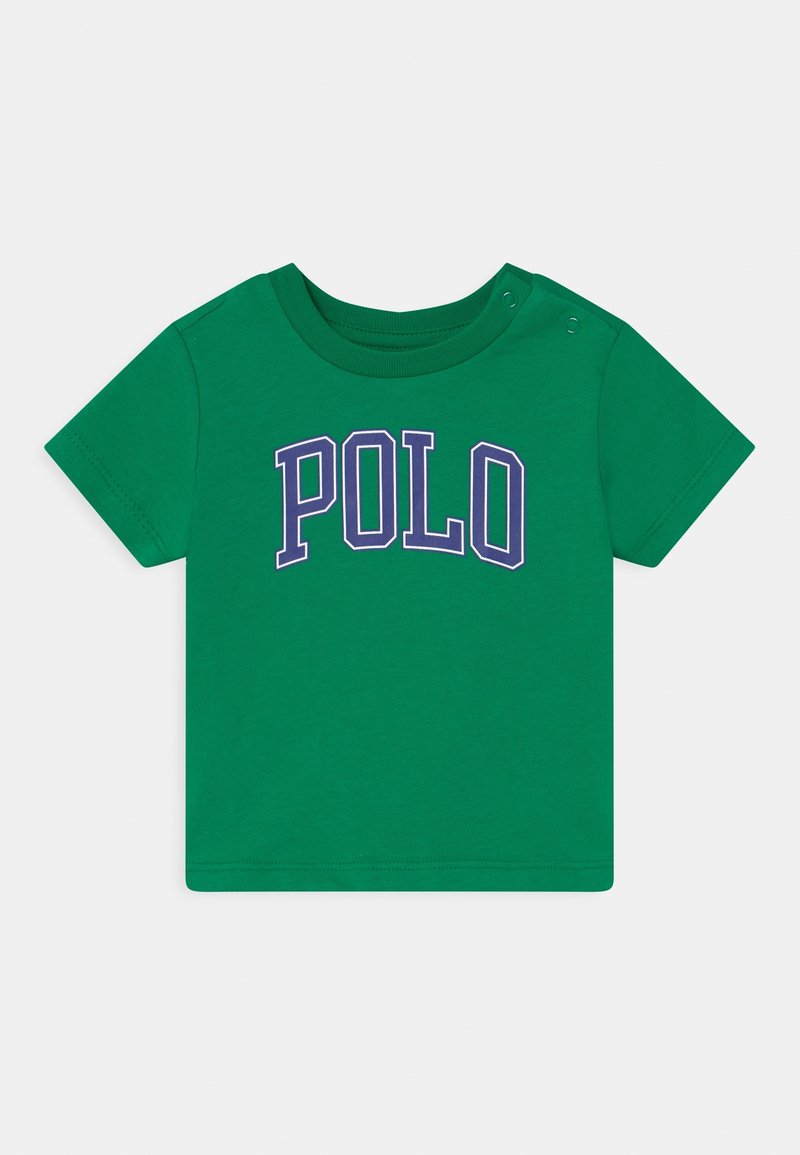 Groene t-shirt met korte mouwen, gemaakt van katoen, met een paarse "POLO" grafiek op de voorkant en drukknoopsluitingen op de schouder voor gemakkelijk aankleden.