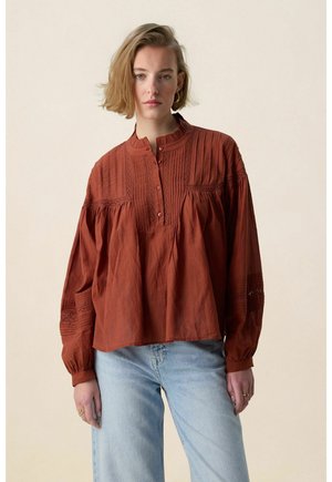 MIT STICKEREI - Blouse - d.rood