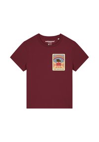 Bordeaux-rotes Baumwoll-T-Shirt mit kurzen Ärmeln und einem grafischen Druck, der ein schokoladenthemed Design auf der Vorderseite zeigt.