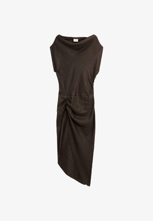 Braunes, umschlungenes Kleid mit Kapuzenkragen und kurzen Ärmeln. Verfügt über ein Drehdetail an der Taille und einen asymmetrischen Saum aus strukturiertem Stoff.