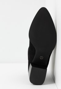Tata Italia Kotníková obuv - black