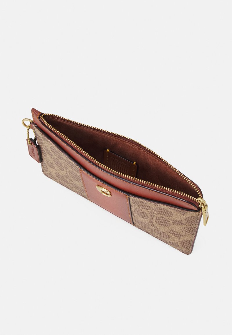Damen Geldbörsen | Coach COATED SIGNATURE ZIP WRISTLET Geldbörse tan/rust/braun - UJ46702 Damen Geldbörsen | Coach COATED SIGNATURE ZIP WRISTLET Geldbörse tan/rust/braun - UJ46702