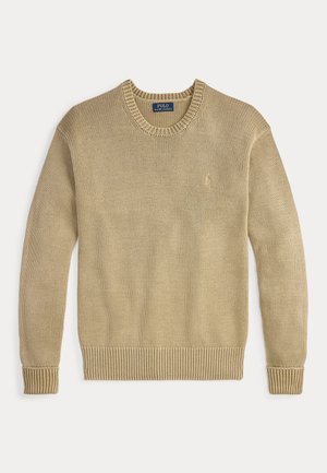 Suéter de punto color beige con cuello redondo, puños y dobladillo acanalados, con un logo sutil en el pecho. Diseño ligero y texturizado.