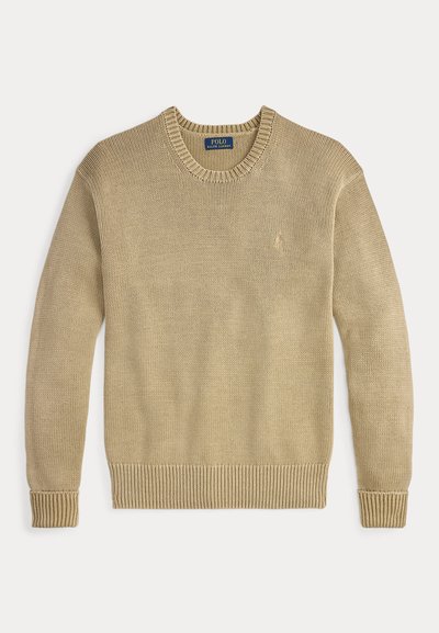 Beżowy sweter z dzianiny z okrągłym dekoltem, ściągaczami na mankietach i u dołu, z subtelnym logo na piersi. Lekka i teksturowana konstrukcja.