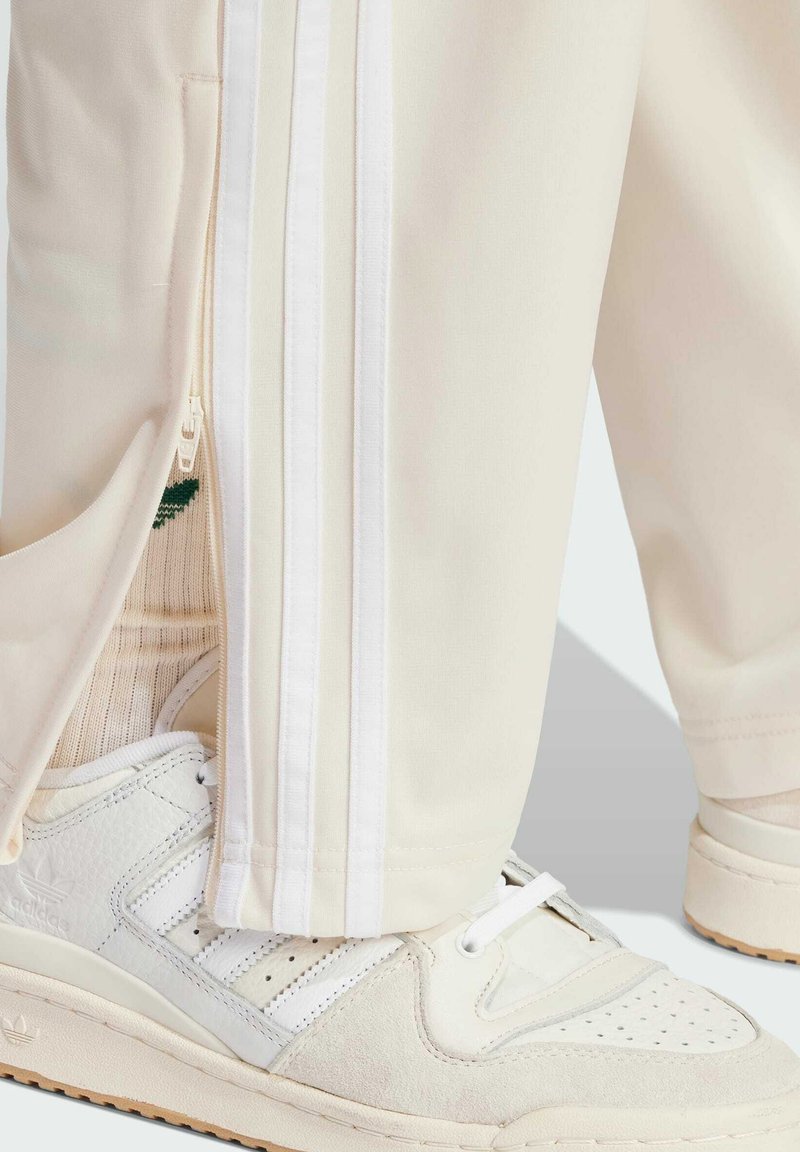 adidas Originals FIREBIRD - Tracksuit bottoms - white - Zalando.co.uk