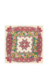 Pañuelo cuadrado de seda con intrincados patrones florales en colores vibrantes, bordeado por un diseño decorativo de cachemira sobre un fondo crema.