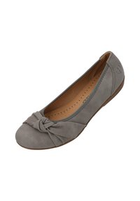 Ballerines en suede gris avec un détail de nœud au niveau des orteils, devant arrondi, et une semelle intérieure lisse avec des perforations pour la respirabilité.