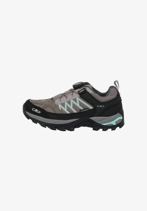 Wasserdichte Sportschuh in Grau und Schwarz, mit einem Obermaterial aus Mesh, schwarzen strukturierten Akzenten, einem BOA-Verschlusssystem und einer robusten Laufsohle.