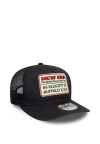 Zwarte pet met een voorpatch met het "NEW ERA" logo en tekst. Mesh achterkant, gebogen rand en snapback sluiting. Getextureerde stof.
