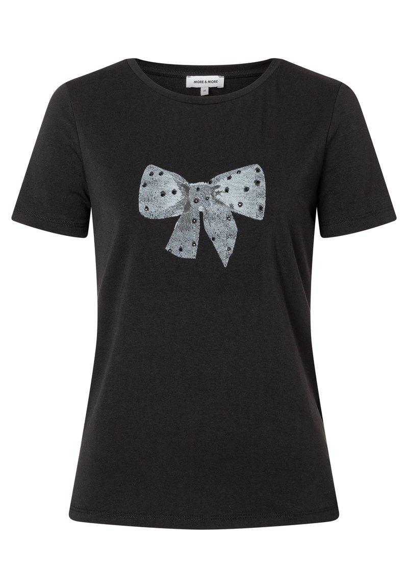 Zwart t-shirt met een zilver-zwart polkadot strikontwerp met een gestructureerde afwerking, korte mouwen en een ronde halslijn.