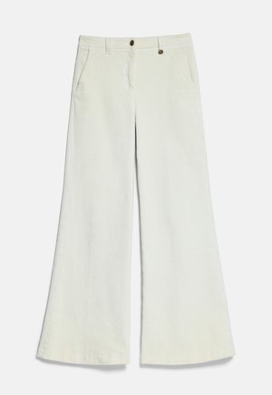 Pantalon en velours côtelé écru à jambes larges, avec poches avant, passants de ceinture, fermeture par bouton et zip.