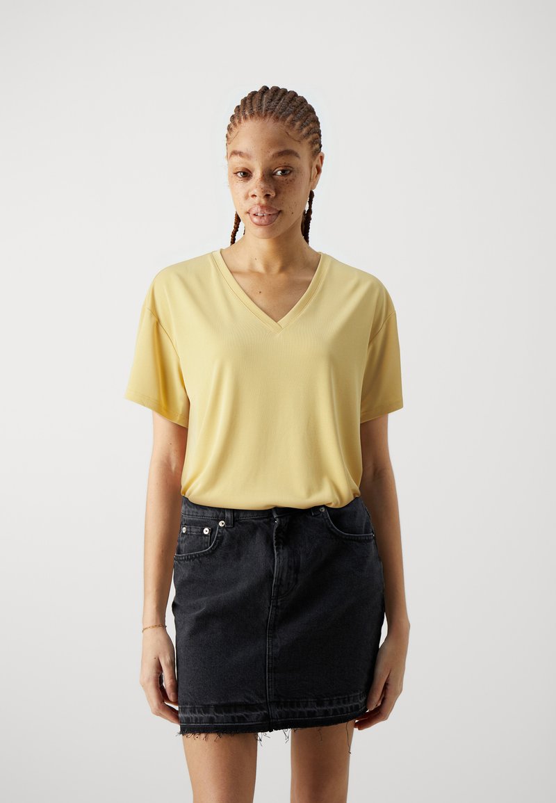 MSCH Copenhagen FENYA V NECK TEE - Základné tričko - rattan