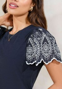Lipsy REGULAR FIT  - Triko s potiskem - navy