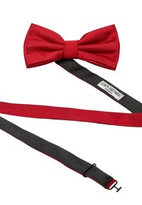 Punane satiinist kikilips, millel on tekstuuriga pind, kinnitatud mustale rihmale punaste äärtega ja metallist lukuga, millel on silt "JOHN HENRIC."