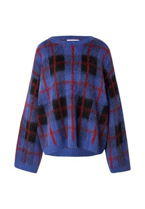 Blauwe gebreide trui met een geruit patroon in rood en zwart. Heeft een brede halslijn en losse mouwen, met een geribbelde zoom.