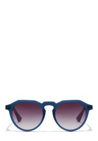 Ovale Sonnenbrillen mit einem matten navyblauen Rahmen, lila Farbverlauf-Gläsern und charakteristischen schrägen Seiten. Texturierte Oberfläche, keine sichtbaren Elemente.