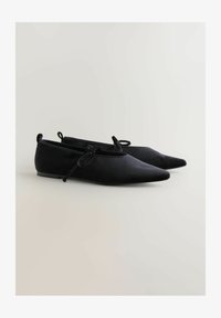 Ausgewählt, black