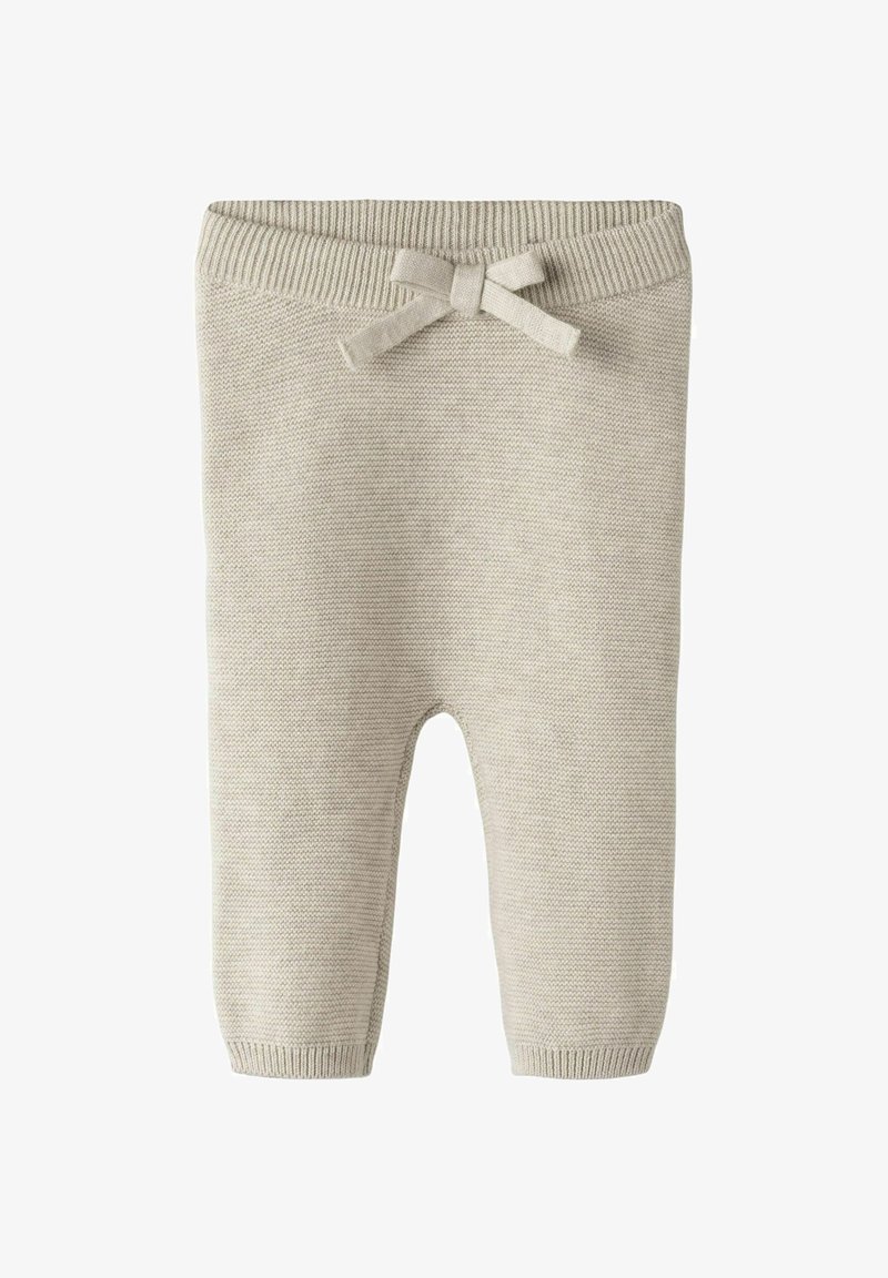 Pantalons en tricot beige pour enfants avec une finition texturée, taille côtelée et nœud décoratif à l'avant. Design à jambes droites.