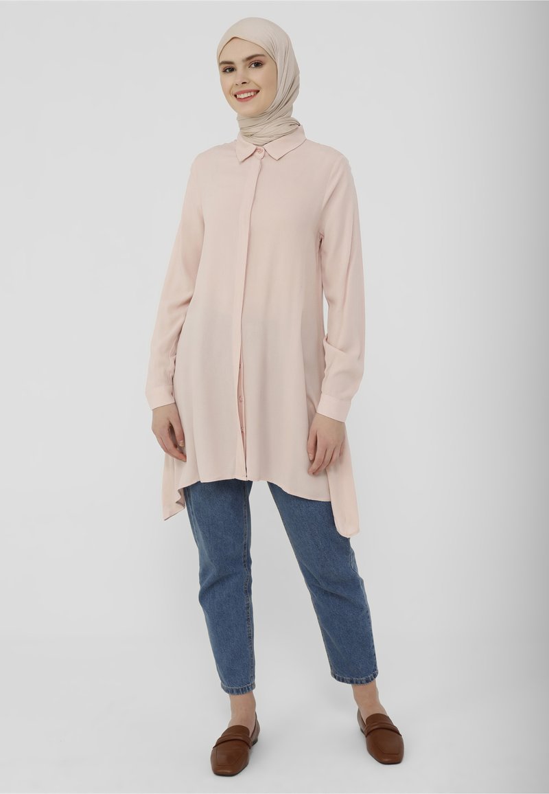 Modanisa Overhemdblouse donkerroze