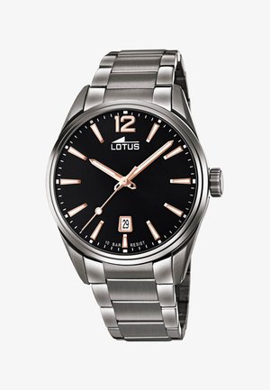 Lotus armbåndsur i rustfrit stål med sort urskive, rosaguldfarvede timeindikatorer og visere, datovisning ved kl. 6 og metalledsarmbånd.