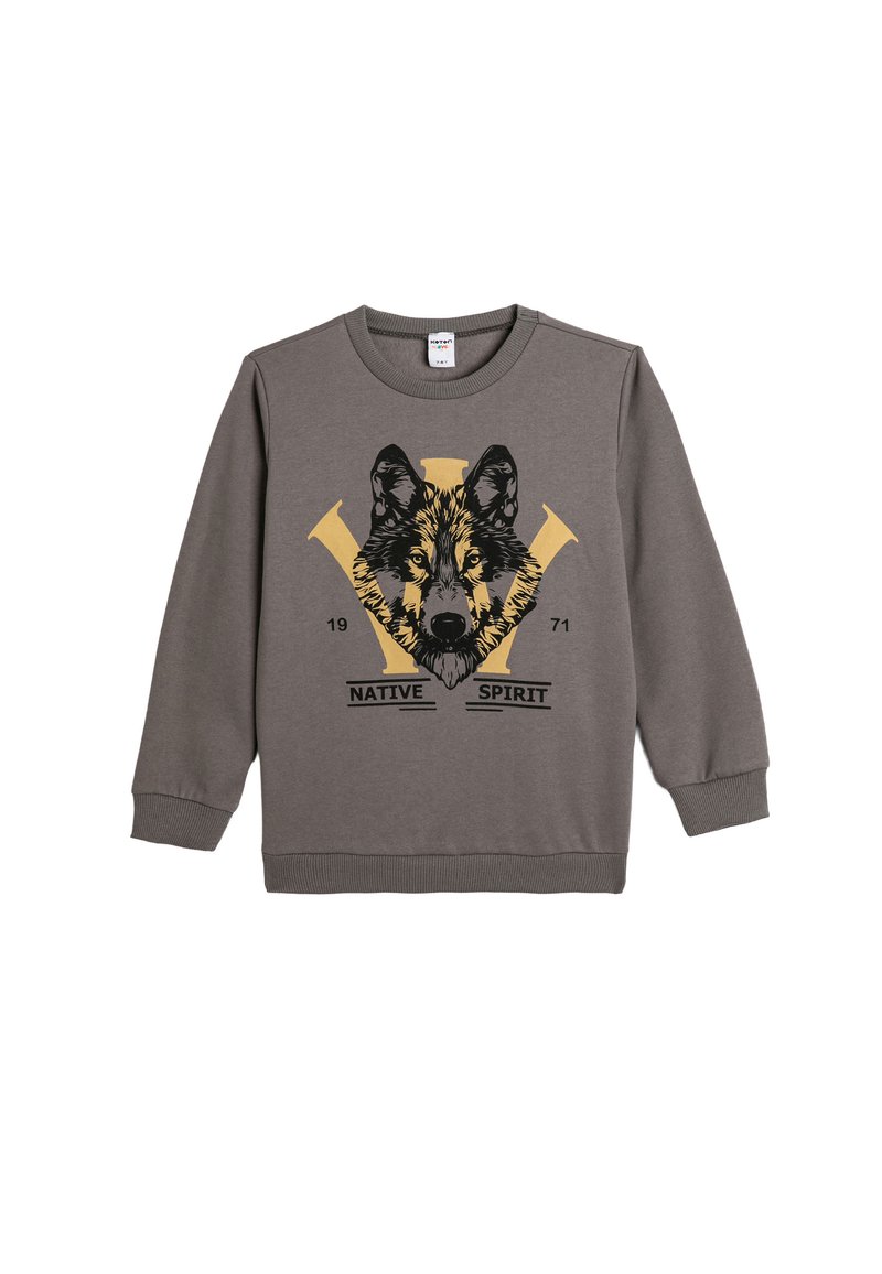Szary sweatshirt z długimi rękawami, z grafiką czarno-żółtego wilka i napisem "NATIVE SPIRIT". Ściągacze przy mankietach i u dołu.